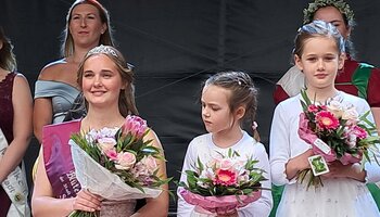 Sophia 1er Reine 2024 et ses demoiselles  d’honneur 