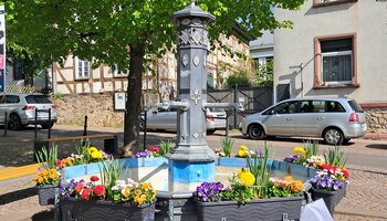 Une fontaine dans le vieux village de Ober-Rosbach 