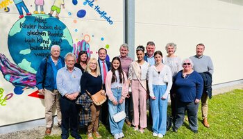 La délégation de Saint-Germain avec le maire de Rosbach et la reine des fleurs 2023 
