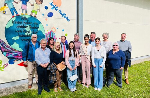 La délégation de Saint-Germain avec le maire de Rosbach et la reine des fleurs 2023 